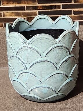 Beautiful Isola Aqua Scallop Ceramic Planter 6" x 5.25"